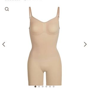 SKIMS SCULPTING BODYSUIT MID THIGH W. OPEN GUSSET